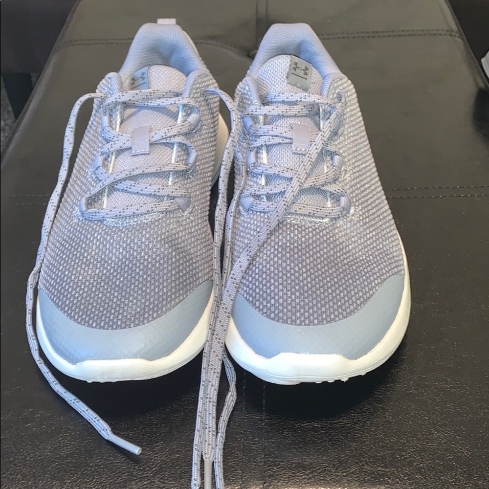 Youth size 7 under Armour sneaker. Great Condition